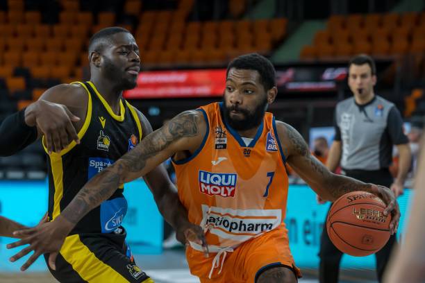 为湖人队创 为湖人队创