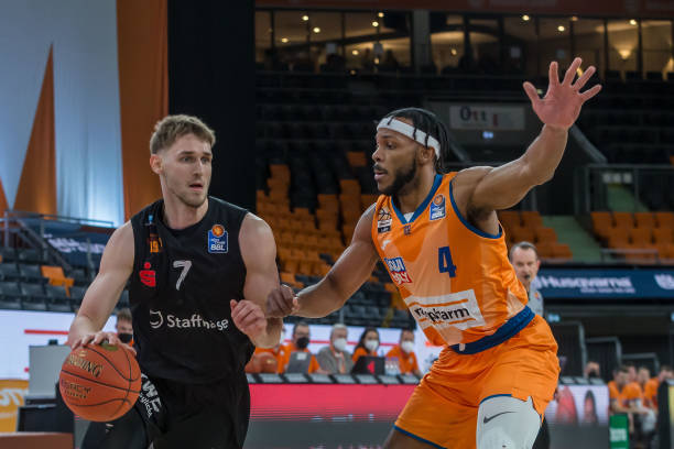 碰撞不断 碰撞不断